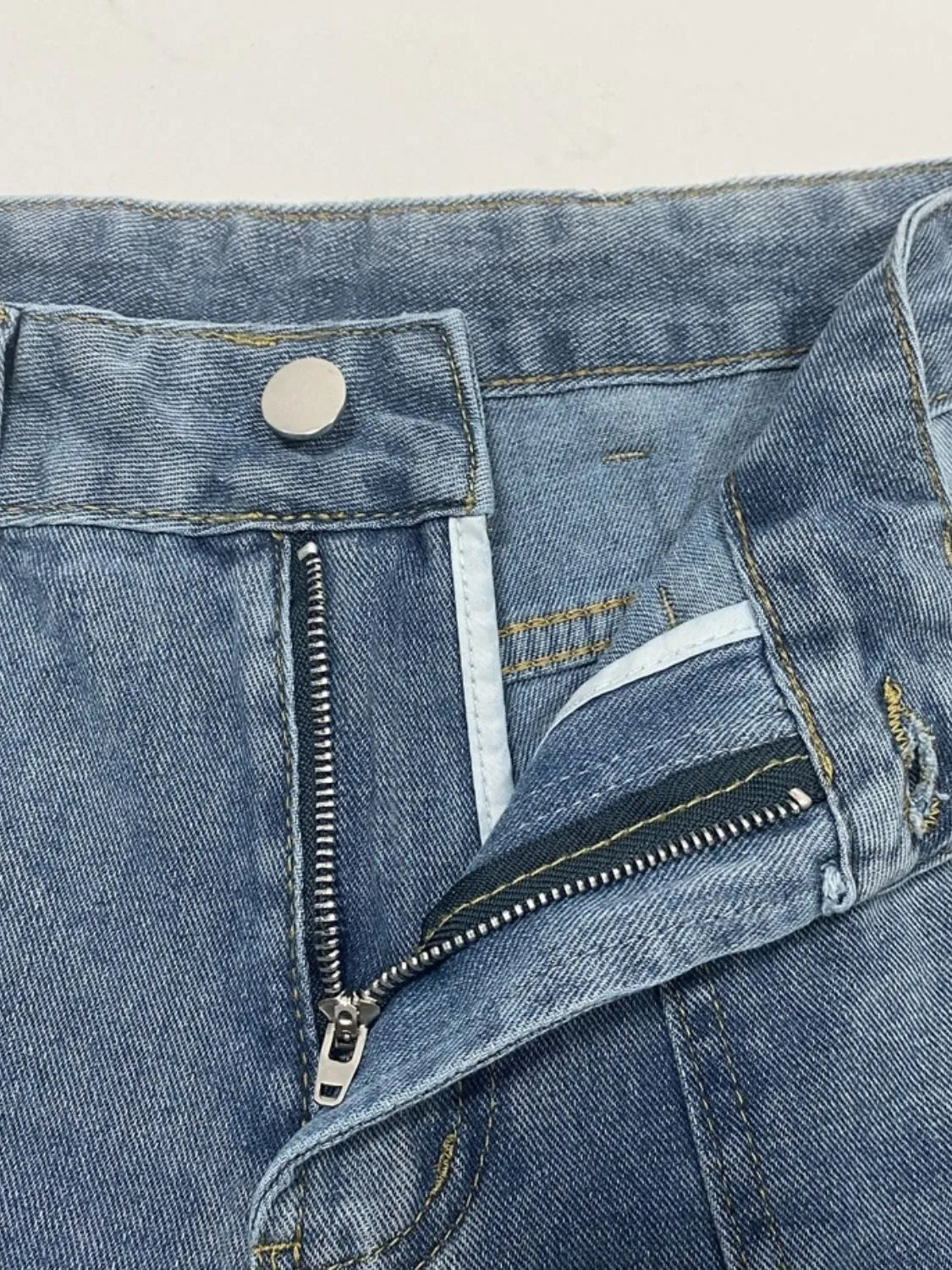 Distressed Jeans with Pockets